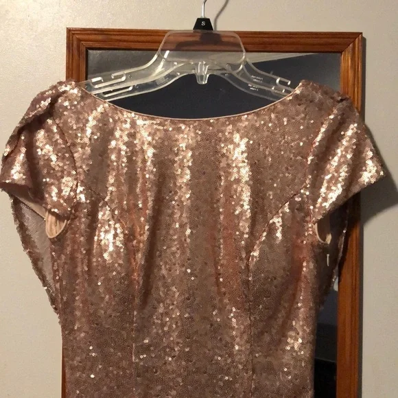 Rose gold sequin dress - Picture 5 of 8